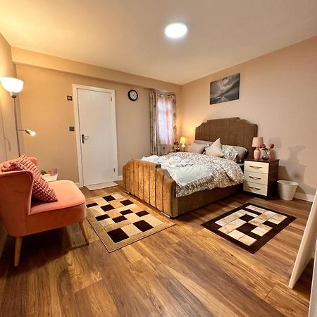 Canary Wharf Single Double And En-Suite Rooms ลอนดอน ภายนอก รูปภาพ