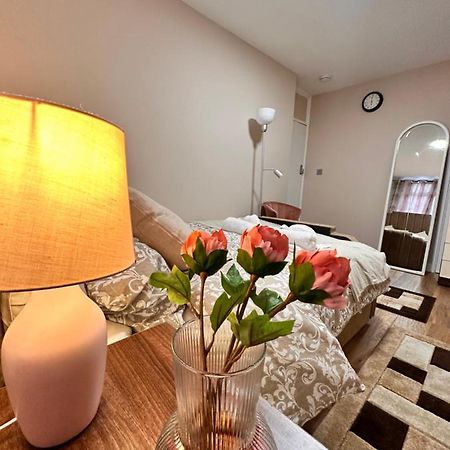 Canary Wharf Single Double And En-Suite Rooms ลอนดอน ภายนอก รูปภาพ