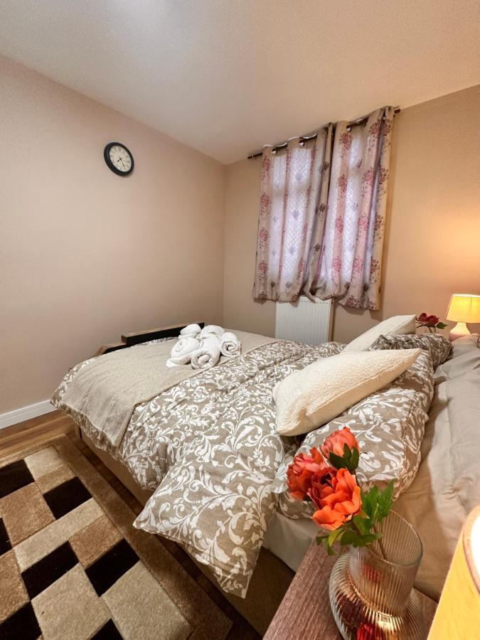 Canary Wharf Single Double And En-Suite Rooms ลอนดอน ภายนอก รูปภาพ
