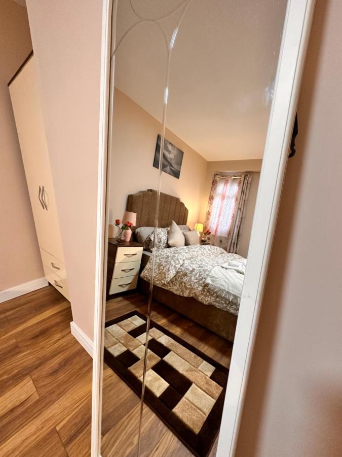Canary Wharf Single Double And En-Suite Rooms ลอนดอน ภายนอก รูปภาพ