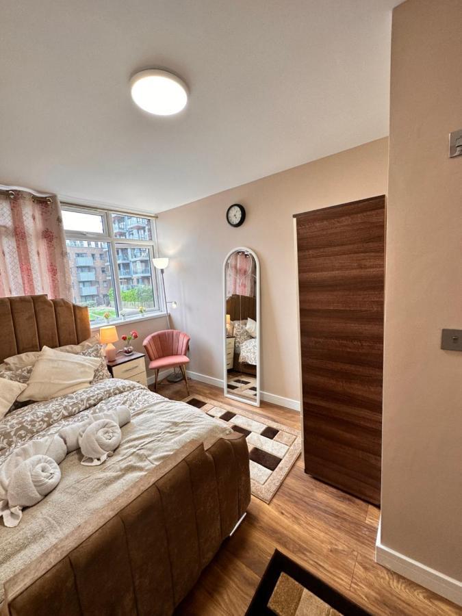 Canary Wharf Single Double And En-Suite Rooms ลอนดอน ภายนอก รูปภาพ