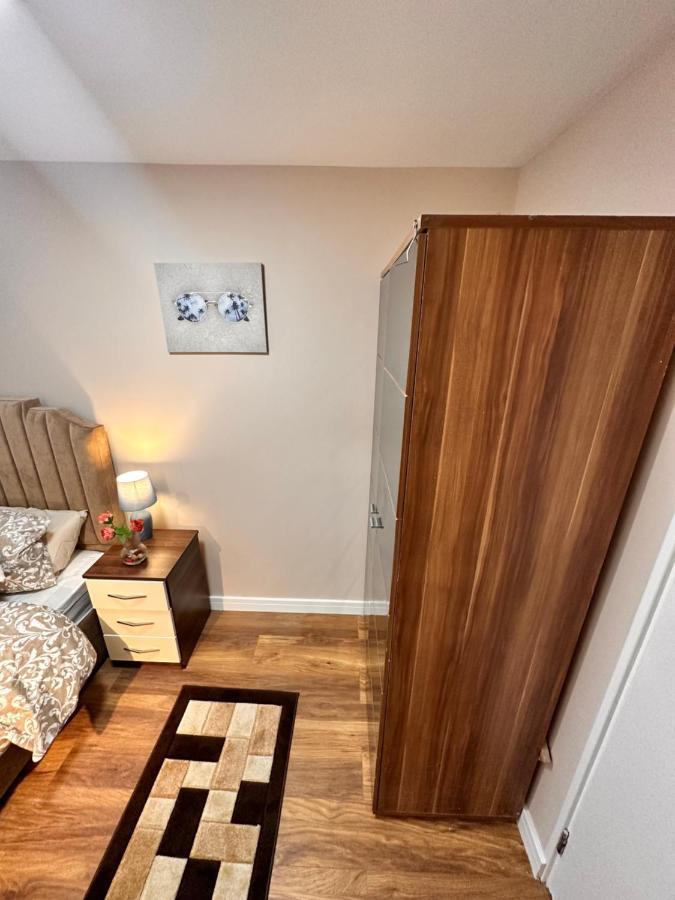 Canary Wharf Single Double And En-Suite Rooms ลอนดอน ภายนอก รูปภาพ