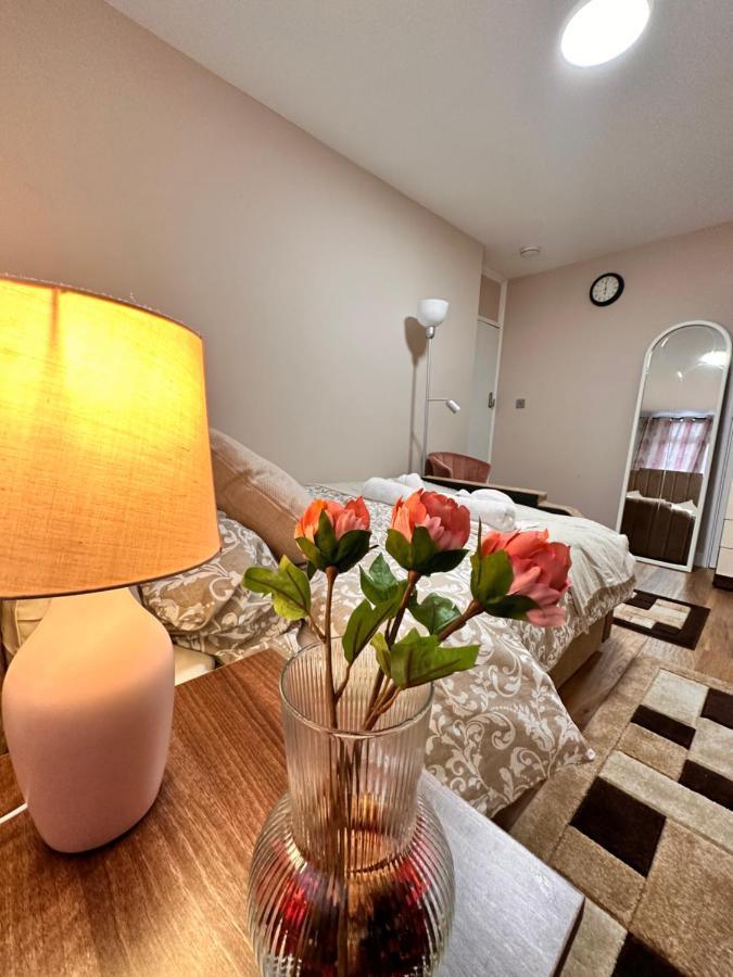 Canary Wharf Single Double And En-Suite Rooms ลอนดอน ภายนอก รูปภาพ