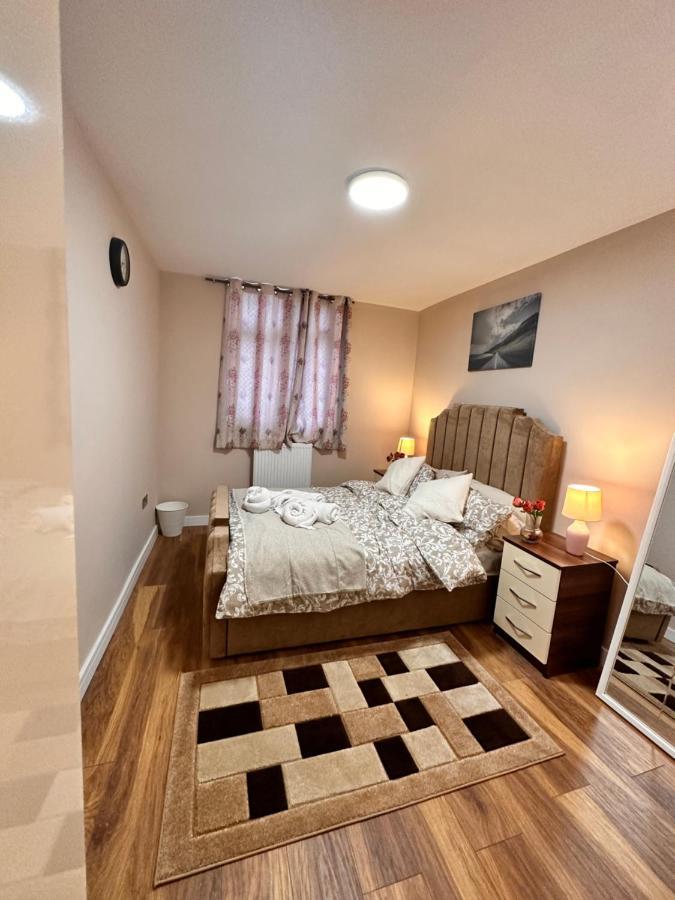 Canary Wharf Single Double And En-Suite Rooms ลอนดอน ภายนอก รูปภาพ