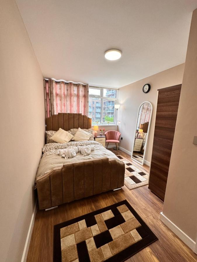 Canary Wharf Single Double And En-Suite Rooms ลอนดอน ภายนอก รูปภาพ