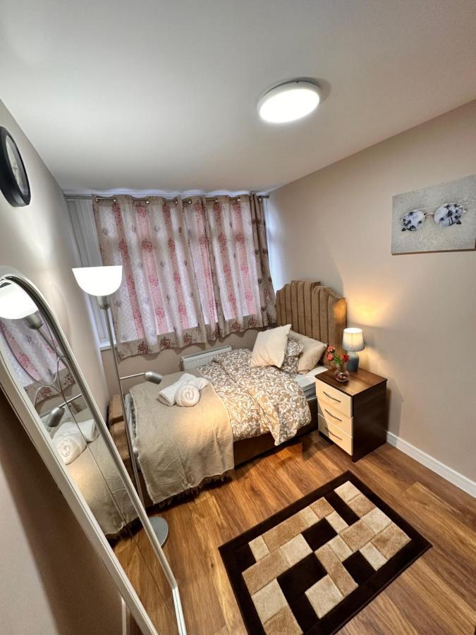 Canary Wharf Single Double And En-Suite Rooms ลอนดอน ภายนอก รูปภาพ