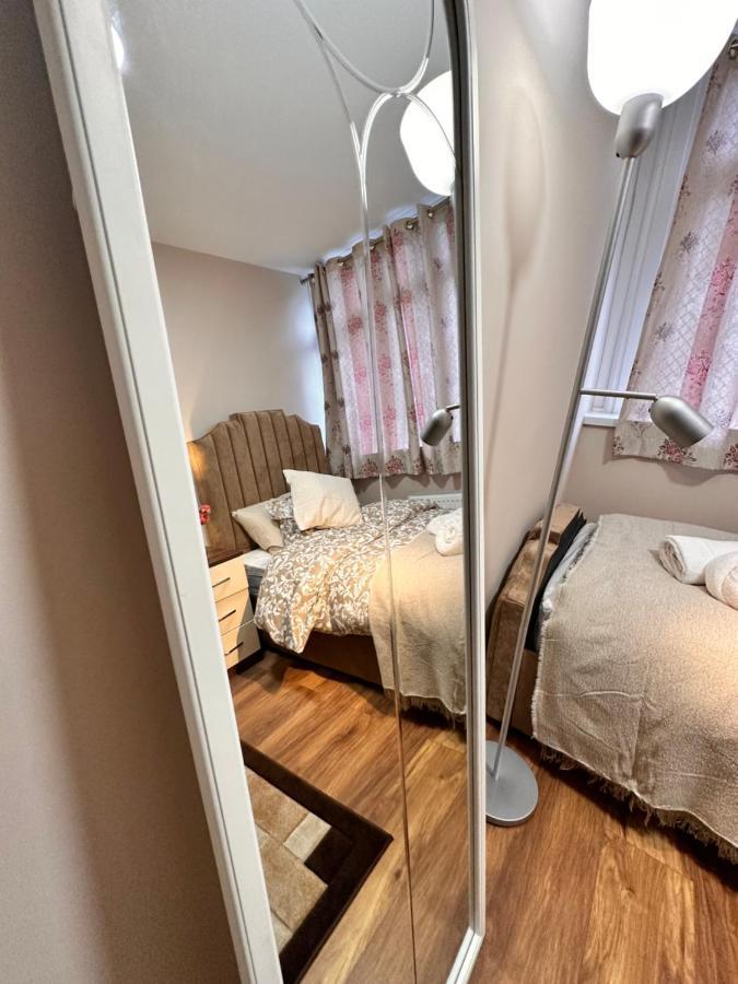 Canary Wharf Single Double And En-Suite Rooms ลอนดอน ภายนอก รูปภาพ