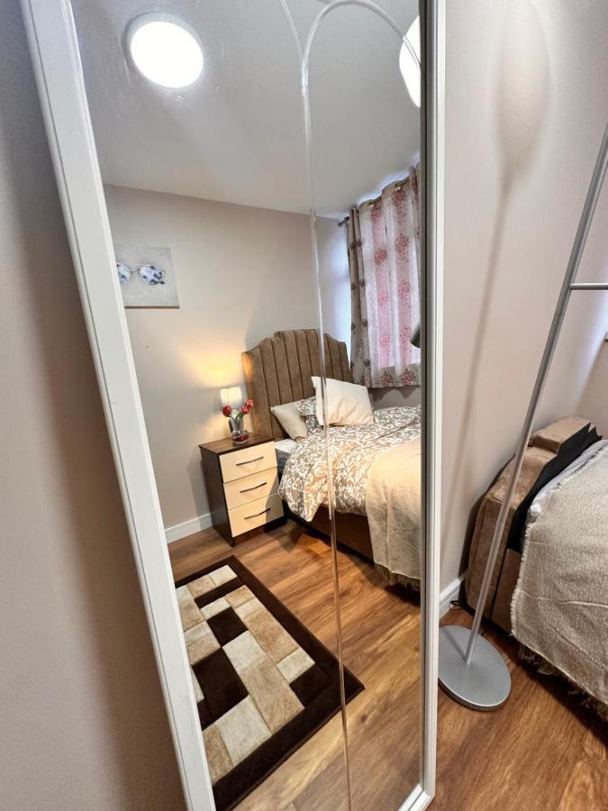 Canary Wharf Single Double And En-Suite Rooms ลอนดอน ภายนอก รูปภาพ
