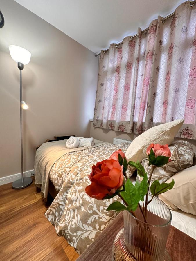 Canary Wharf Single Double And En-Suite Rooms ลอนดอน ภายนอก รูปภาพ