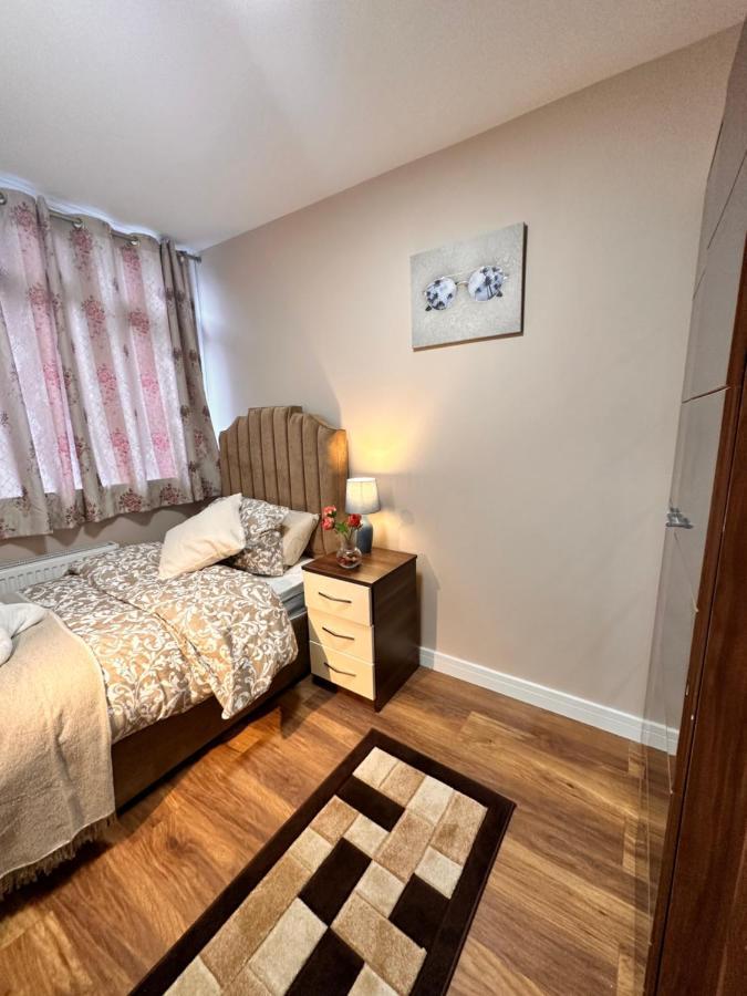 Canary Wharf Single Double And En-Suite Rooms ลอนดอน ภายนอก รูปภาพ