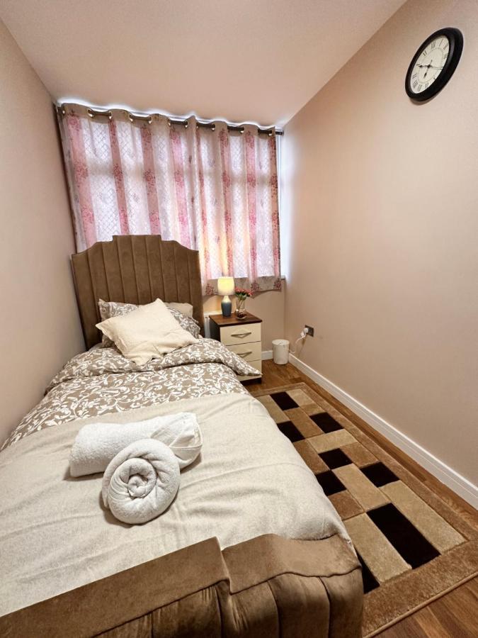 Canary Wharf Single Double And En-Suite Rooms ลอนดอน ภายนอก รูปภาพ