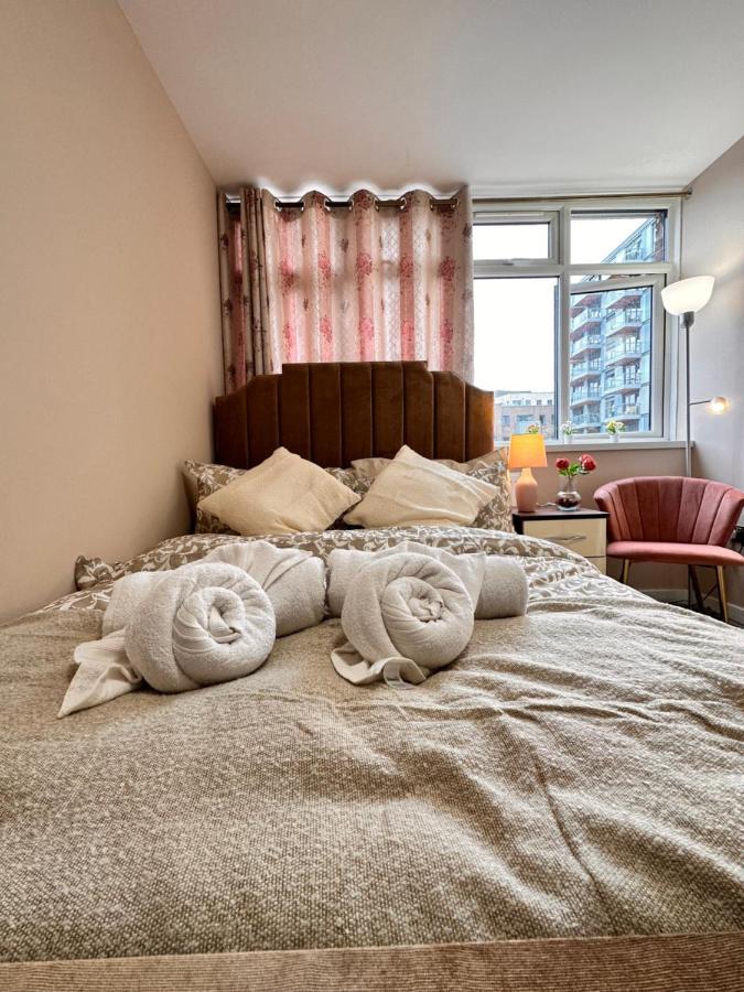 Canary Wharf Single Double And En-Suite Rooms ลอนดอน ภายนอก รูปภาพ