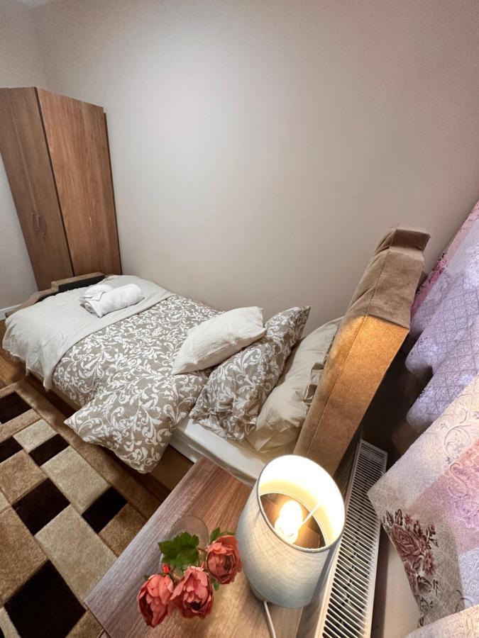 Canary Wharf Single Double And En-Suite Rooms ลอนดอน ภายนอก รูปภาพ
