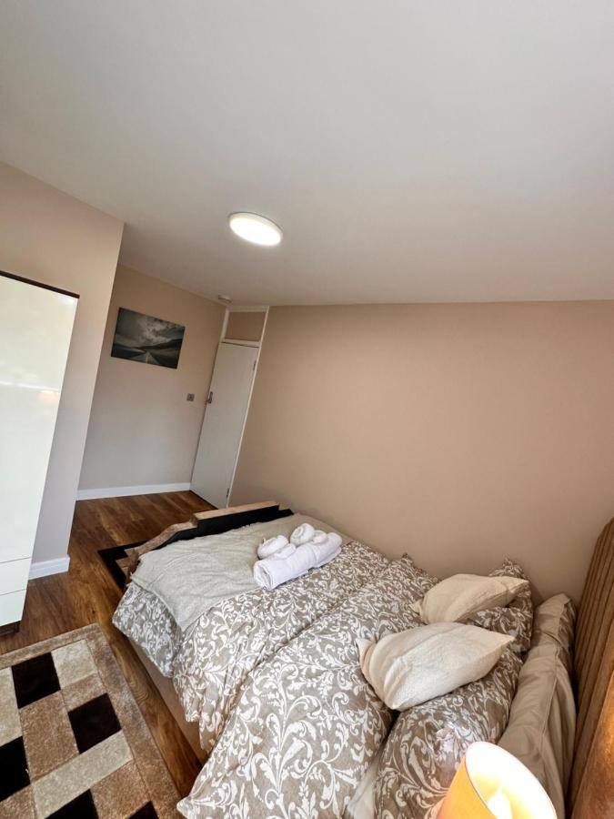 Canary Wharf Single Double And En-Suite Rooms ลอนดอน ภายนอก รูปภาพ