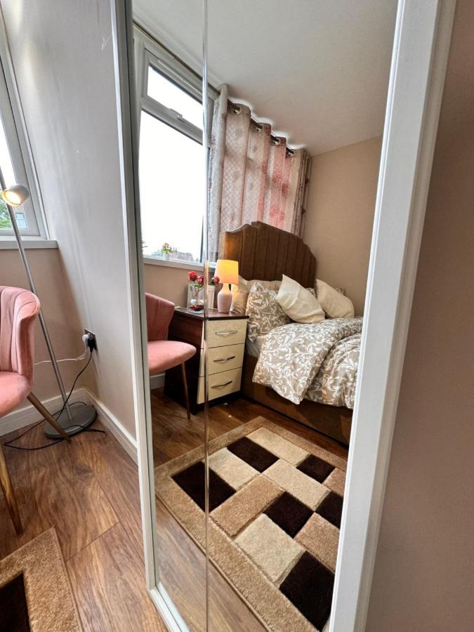 Canary Wharf Single Double And En-Suite Rooms ลอนดอน ภายนอก รูปภาพ