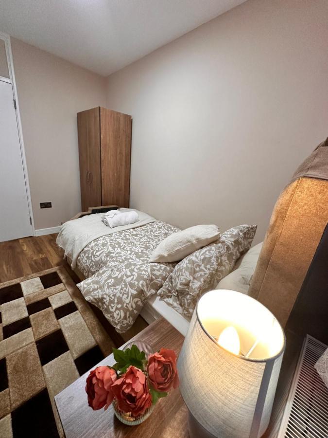 Canary Wharf Single Double And En-Suite Rooms ลอนดอน ภายนอก รูปภาพ