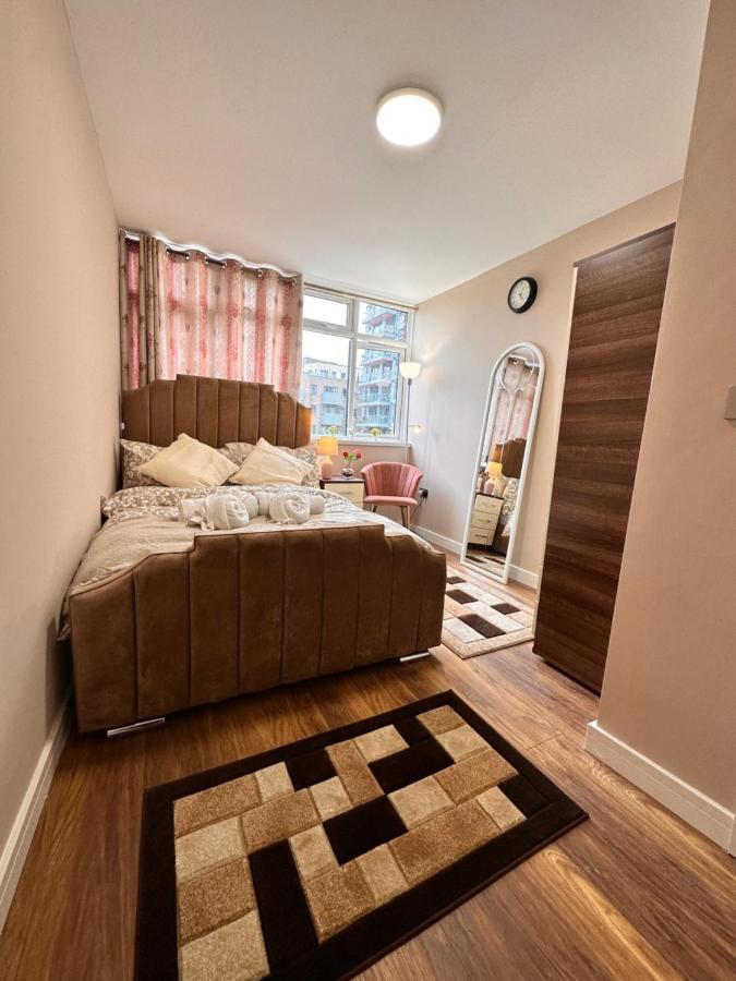 Canary Wharf Single Double And En-Suite Rooms ลอนดอน ภายนอก รูปภาพ