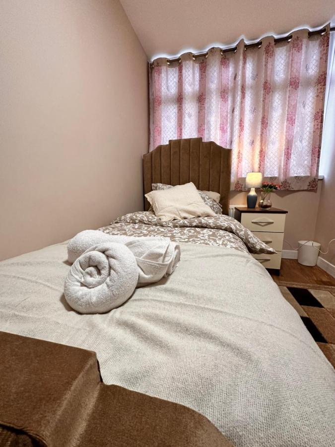 Canary Wharf Single Double And En-Suite Rooms ลอนดอน ภายนอก รูปภาพ